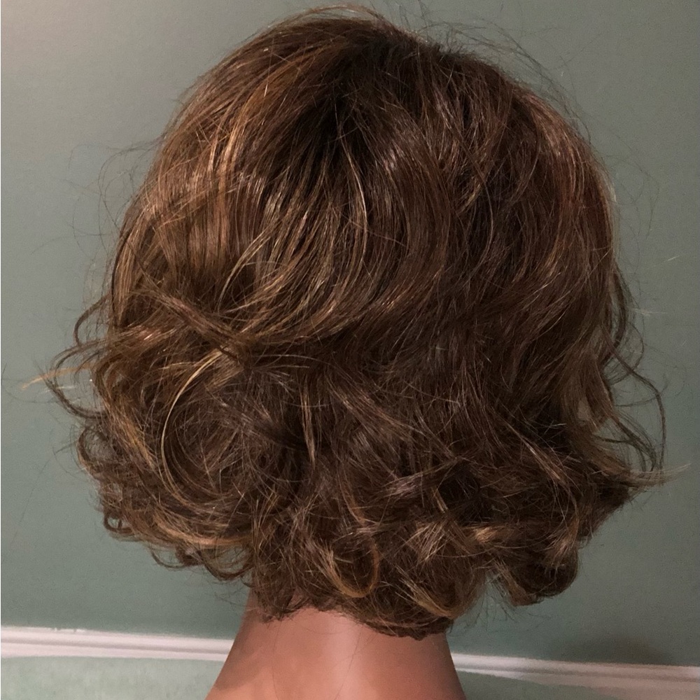 Toni Brattin wig - Chic Short Brown w blonde highlights - Picture 4 of 6